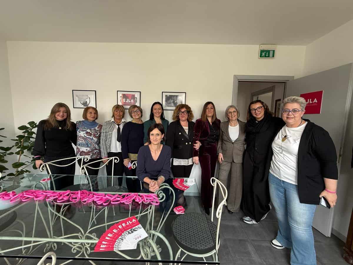 In foto lo sportello di ascolto